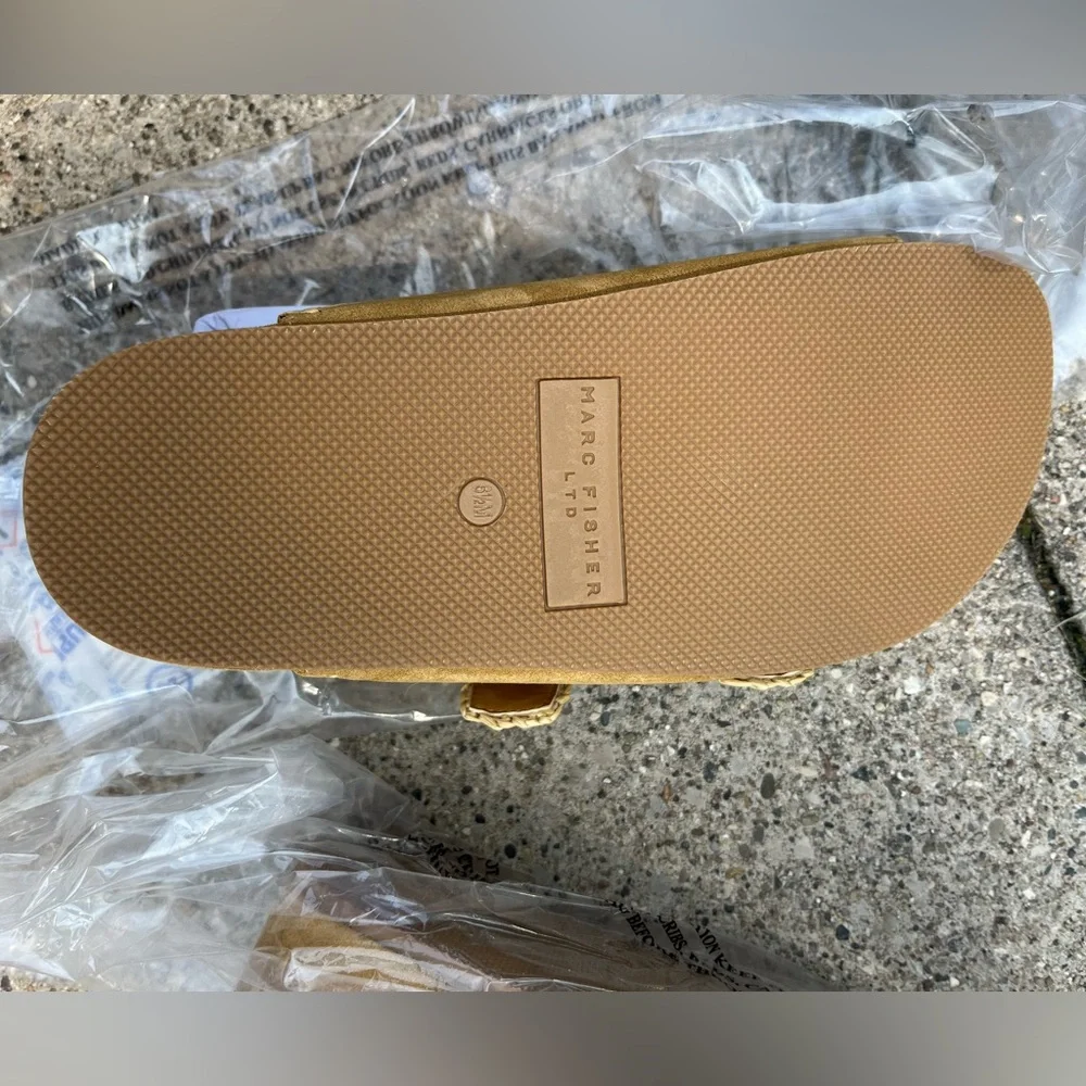 Brand New Condition!!! Marc Fisher Solea Footbed Sandal 6.5 NEW in BOX - Picture 9 of 9